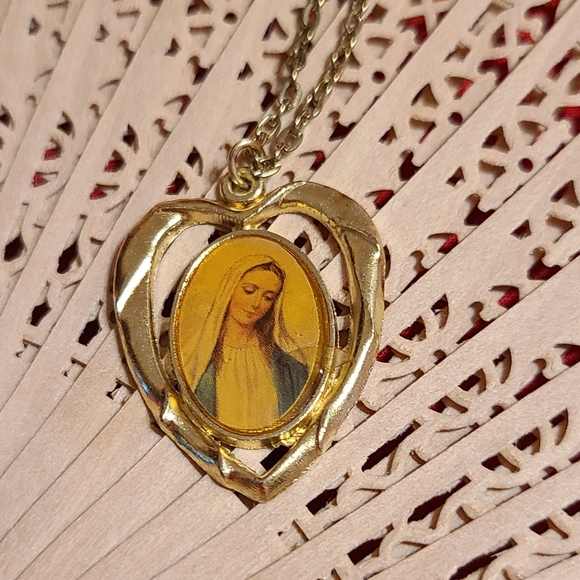 Vintage Jewelry - Ladies Necklace for sale today